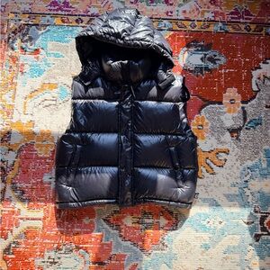 Aritzia SUPER PUFF Black Vest